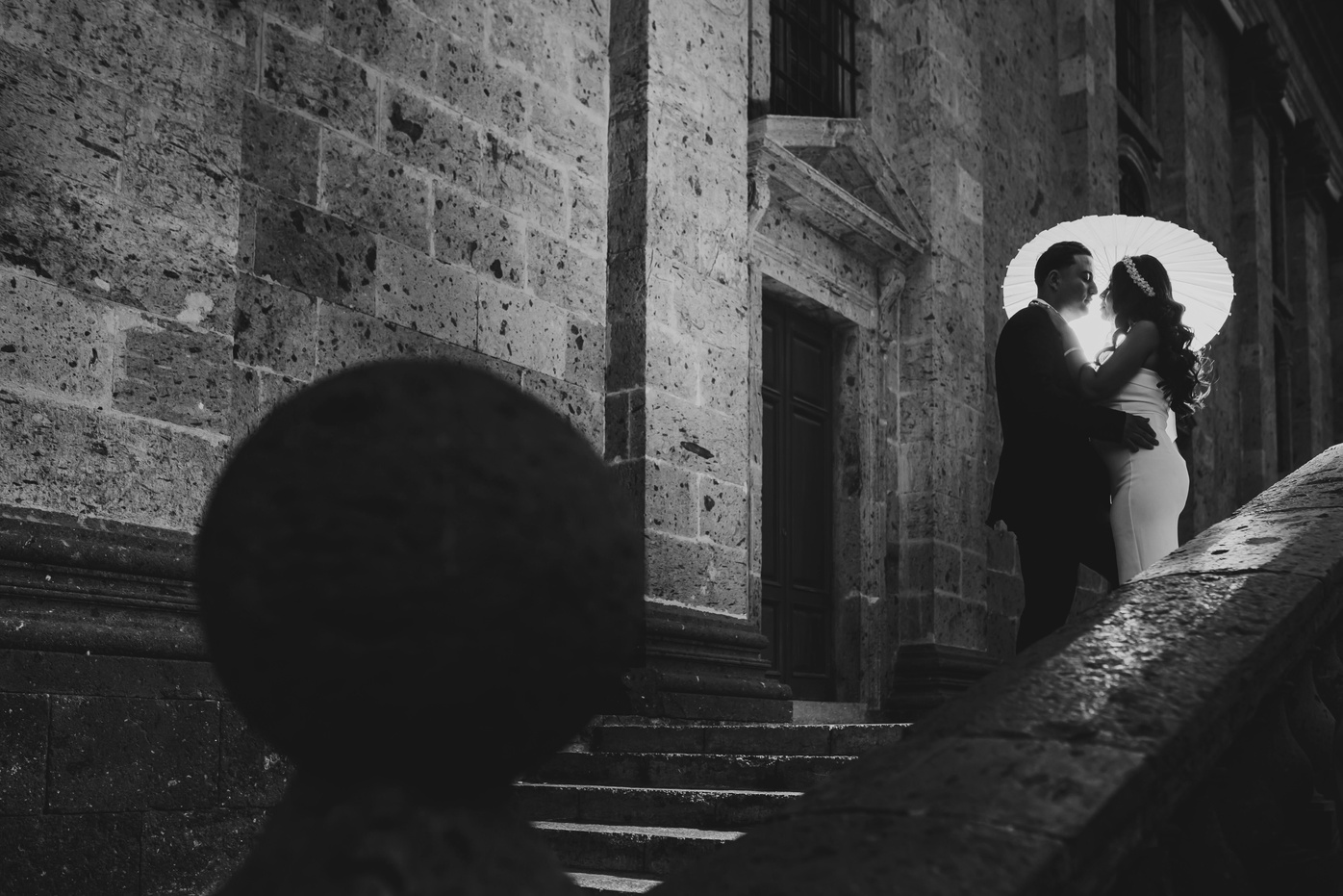 Pareja durante una sesión preboda